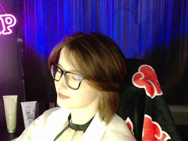 Model: Cherry-Luna