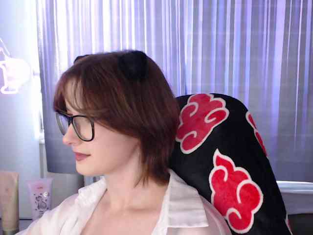 Model: Cherry-Luna