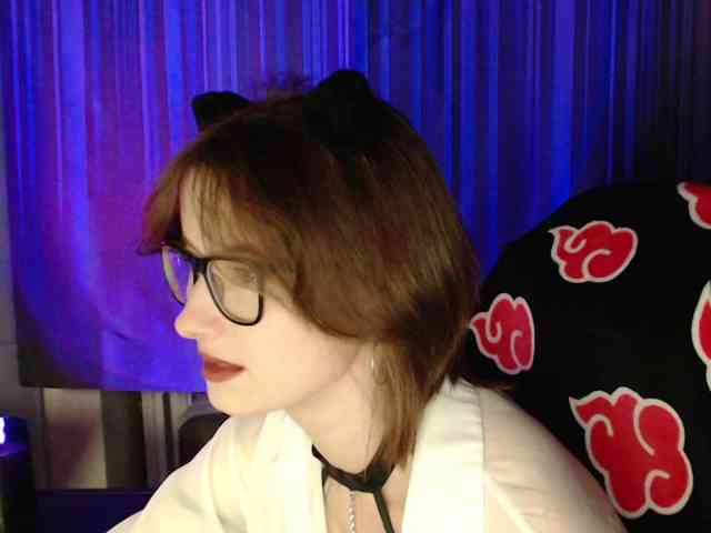 Model: Cherry-Luna