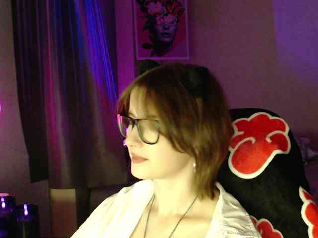 Model: Cherry-Luna