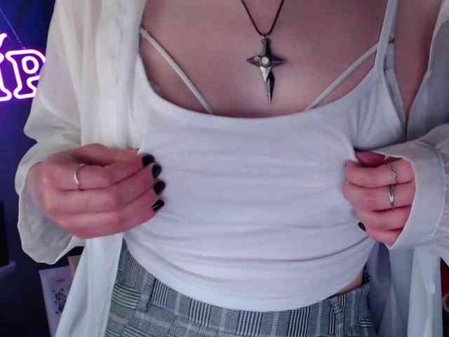 Model: Cherry-Luna