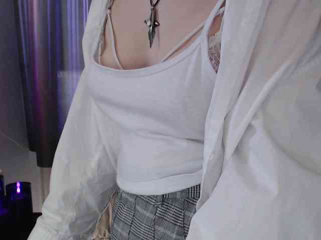 Model: Cherry-Luna