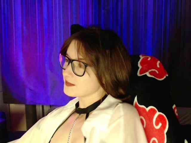 Model: Cherry-Luna