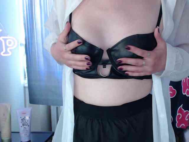 Model: Cherry-Luna