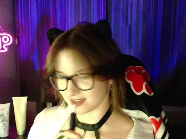 Model: Cherry-Luna