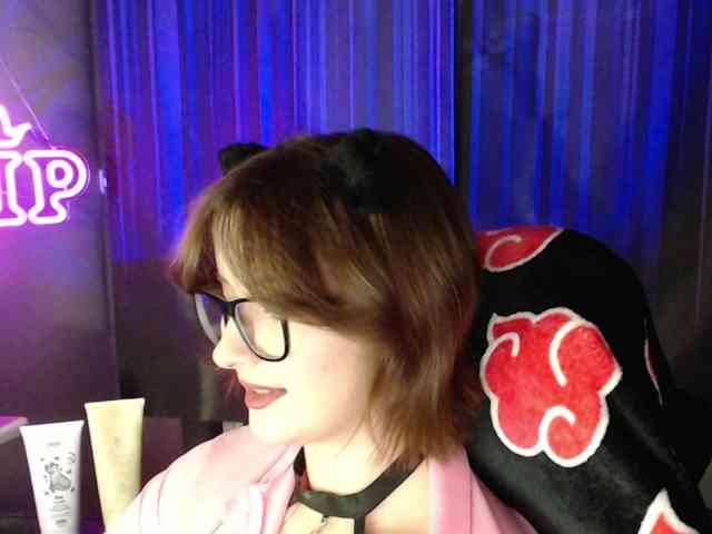 Model: Cherry-Luna