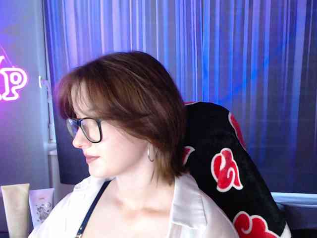 Model: Cherry-Luna