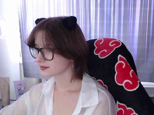 Model: Cherry-Luna