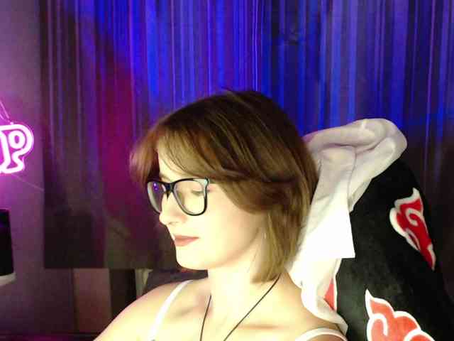 Model: Cherry-Luna