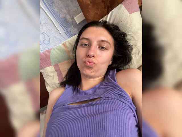 Milabels's cam show statistics and live stream