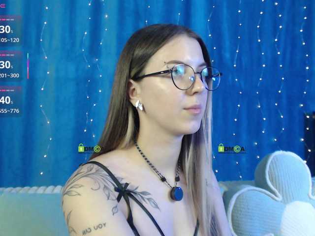 -Moonlyss- live cam on BongaCams