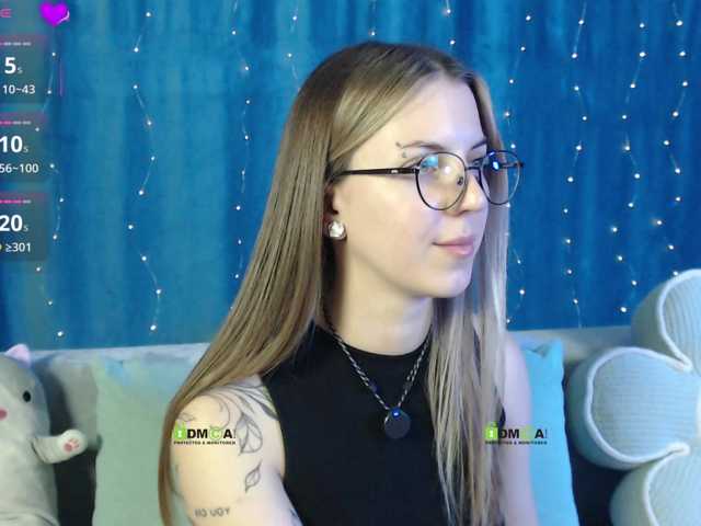 -Moonlyss- live cam on BongaCams