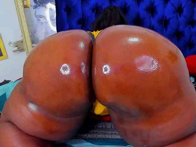 Modella: EBONY-SWEEET