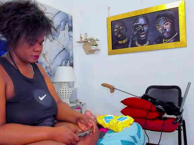 Modella: EBONY-SWEEET