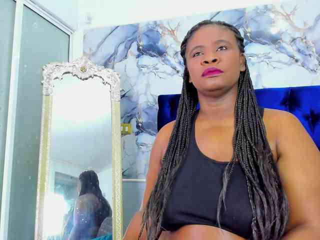 Modella: EBONY-SWEEET
