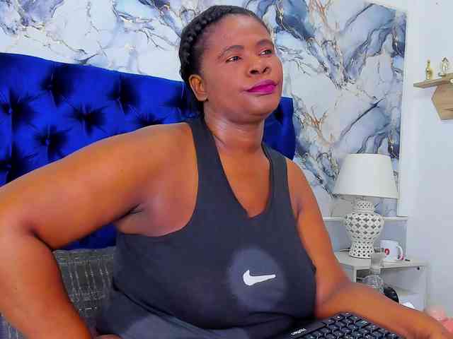 Modella: EBONY-SWEEET