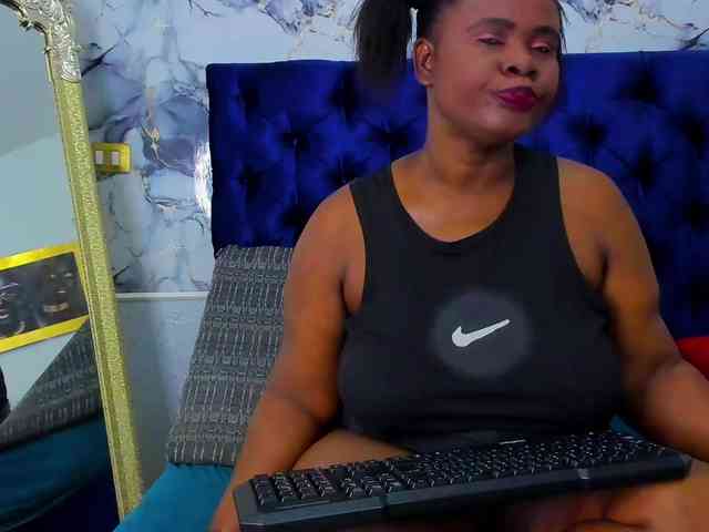 Modella: EBONY-SWEEET