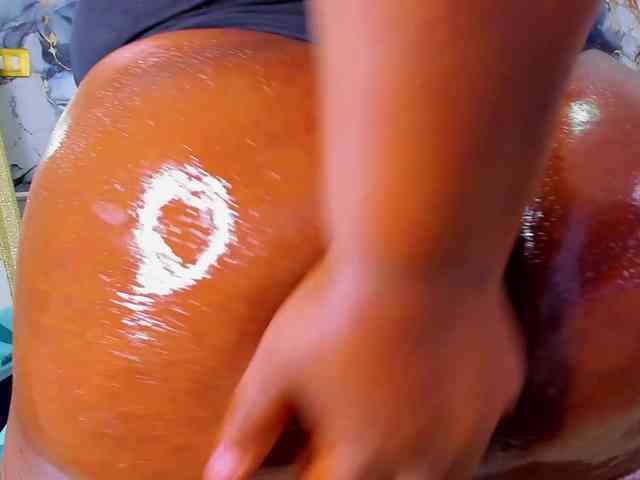 Modella: EBONY-SWEEET