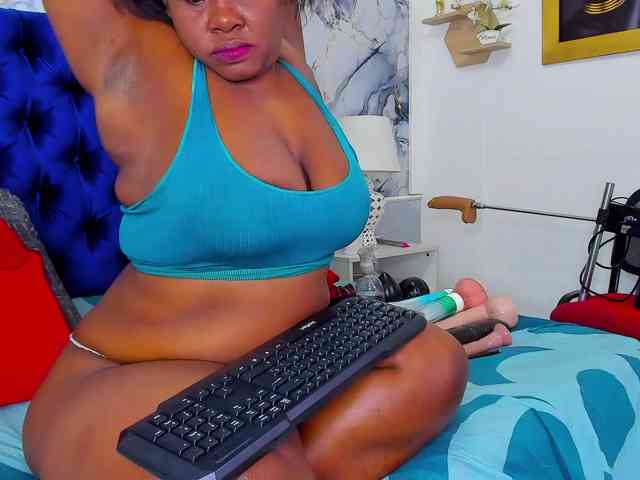 Modella: EBONY-SWEEET