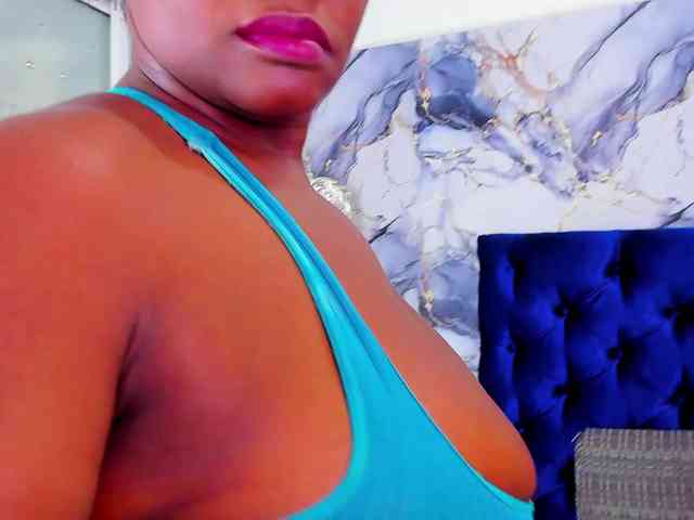 Modella: EBONY-SWEEET