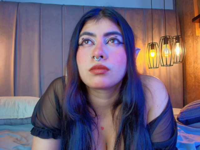 Ariia-Sweett live cam on BongaCams