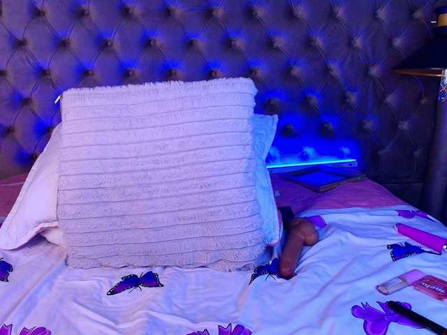 Ariia-Sweett live cam on BongaCams