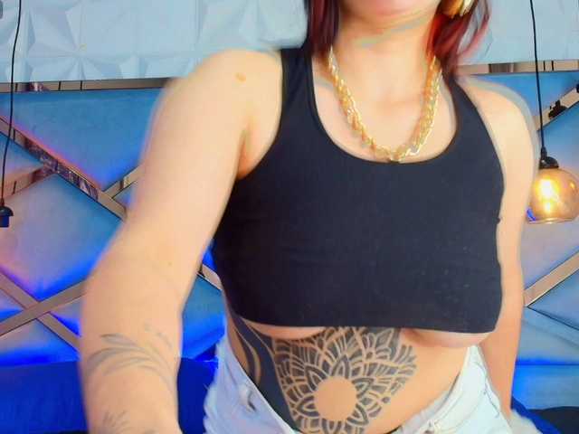 Ariia-Sweett live cam on BongaCams