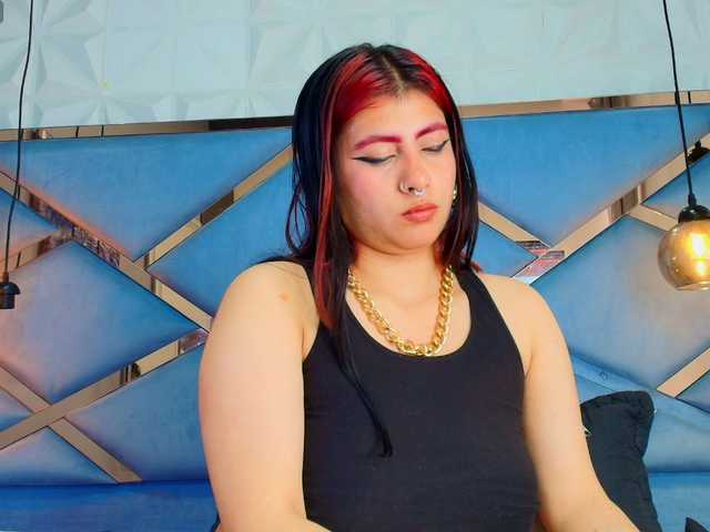Ariia-Sweett live cam on BongaCams