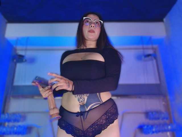 Ariia-Sweett live cam on BongaCams