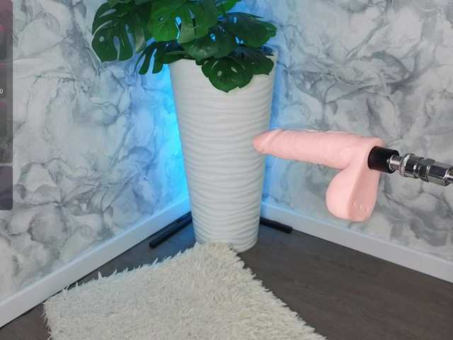 MentallyMonika live cam on BongaCams