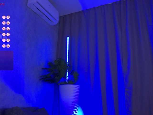 MentallyMonika live cam on BongaCams