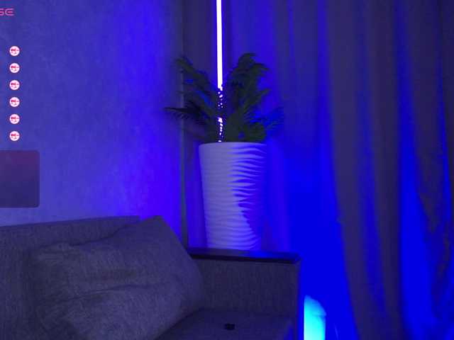 MentallyMonika live cam on BongaCams