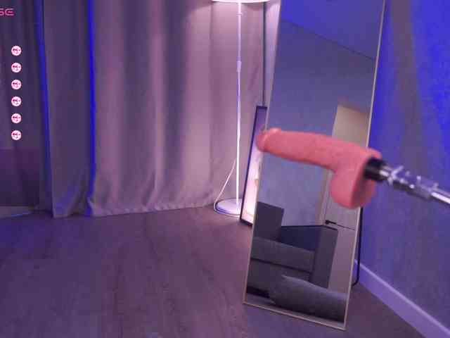 MentallyMonika webcam