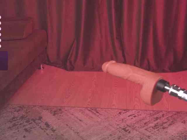 MentallyMonika webcam