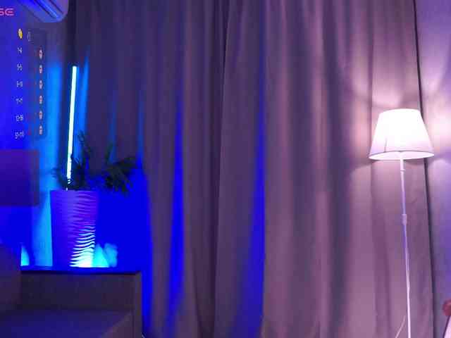 MentallyMonika webcam