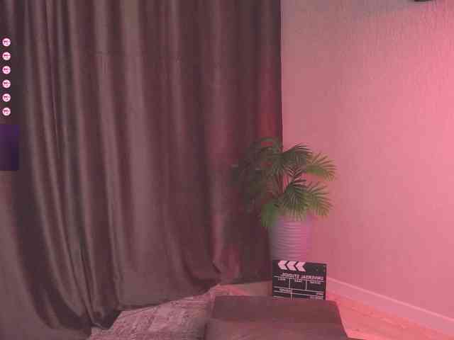 MentallyMonika webcam