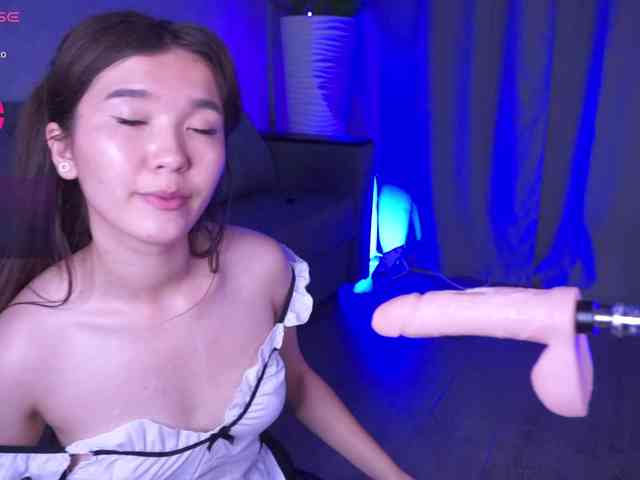 MentallyMonika webcam