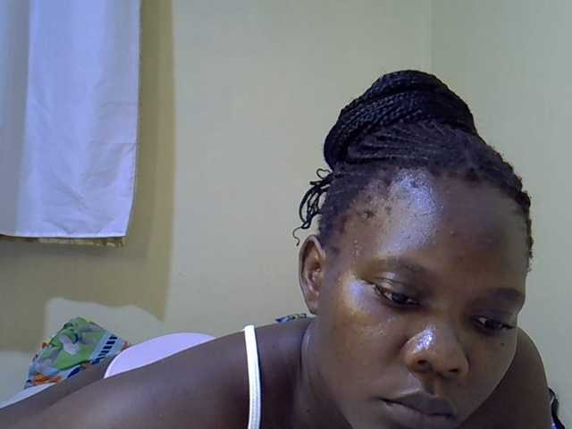 le modèle Sweet-Tiffany est en webcam porno dans un show sur le site bongacams, il possède les tags suivants: Ebony,Brunette,Trimmed