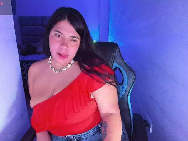Karlathompson, en directo ahora en BongaCams