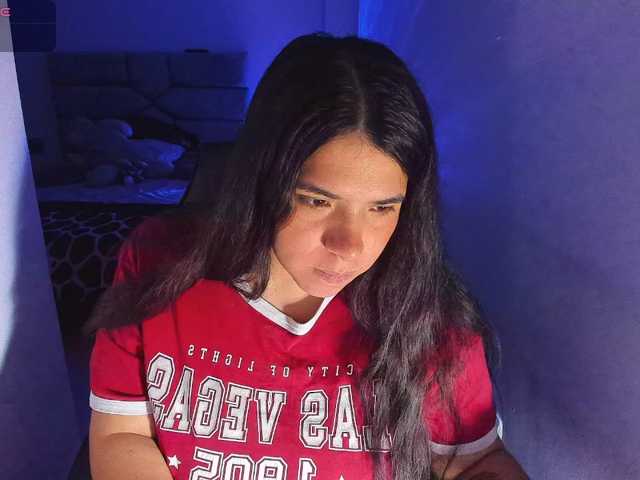 Karlathompson live cam preview