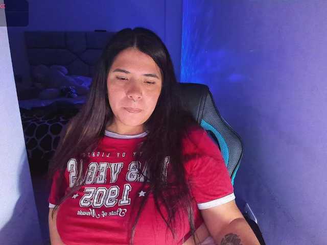 Karlathompson live cam preview