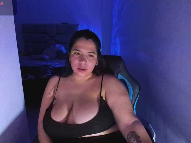 Karlathompson, en vivo ahora en BongaCams
