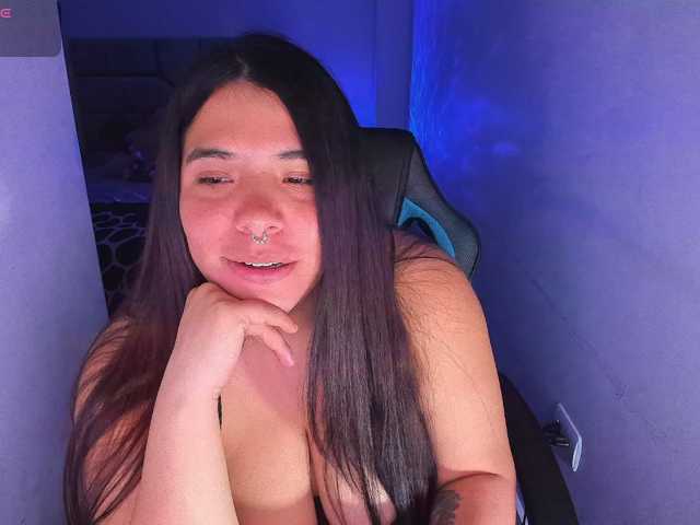 Karlathompson live cam on BongaCams