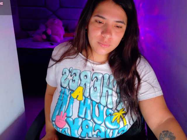 le modèle Karlathompson est en webcam porno dans un show sur le site bongacams, il possède les tags suivants: Latino/Hispanic,Brunette,Shaved