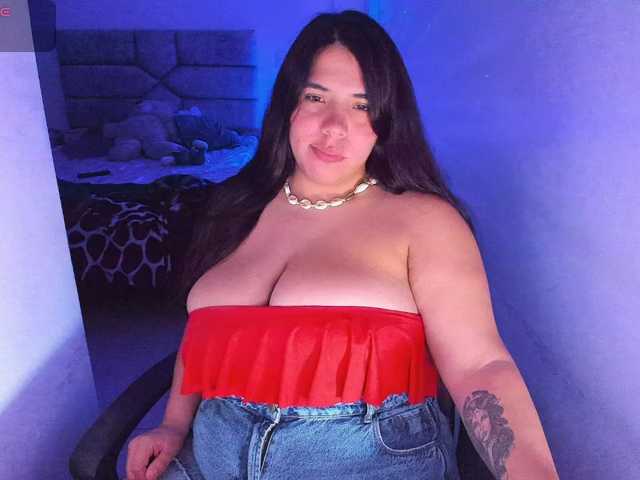 Karlathompson, en directo ahora en BongaCams