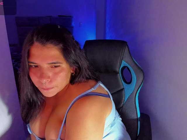 Karlathompson live cam