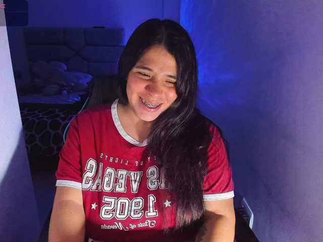 Karlathompson live cam preview