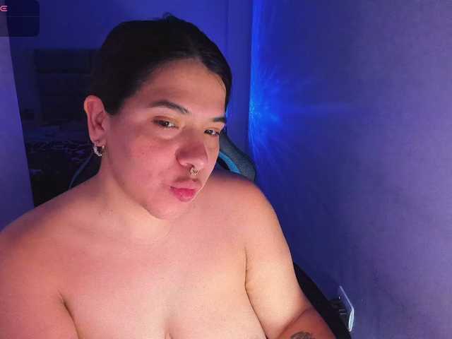 Karlathompson live cam on BongaCams