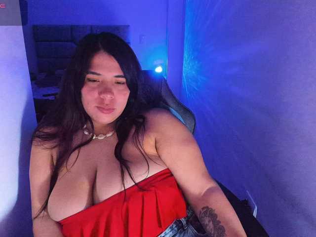 Karlathompson, live now on BongaCams