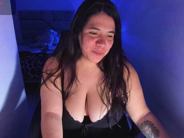 Karlathompson, en directo ahora en BongaCams